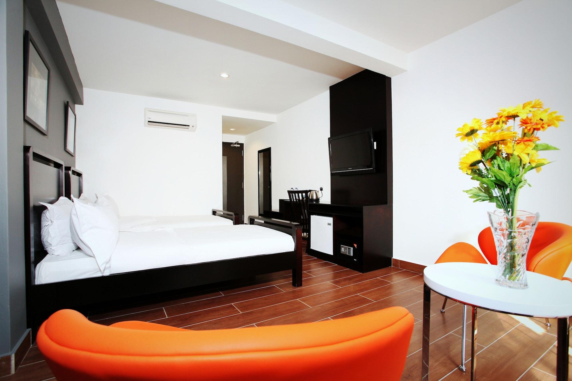 Hotel O Crossroads Hotel Kuala Lumpur Exterior photo
