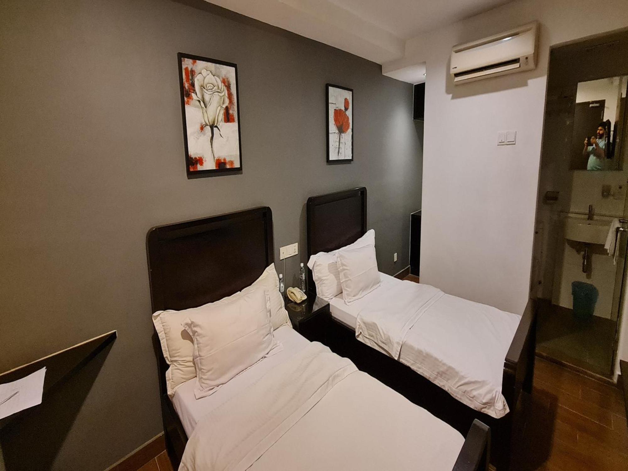 Hotel O Crossroads Hotel Kuala Lumpur Exterior photo