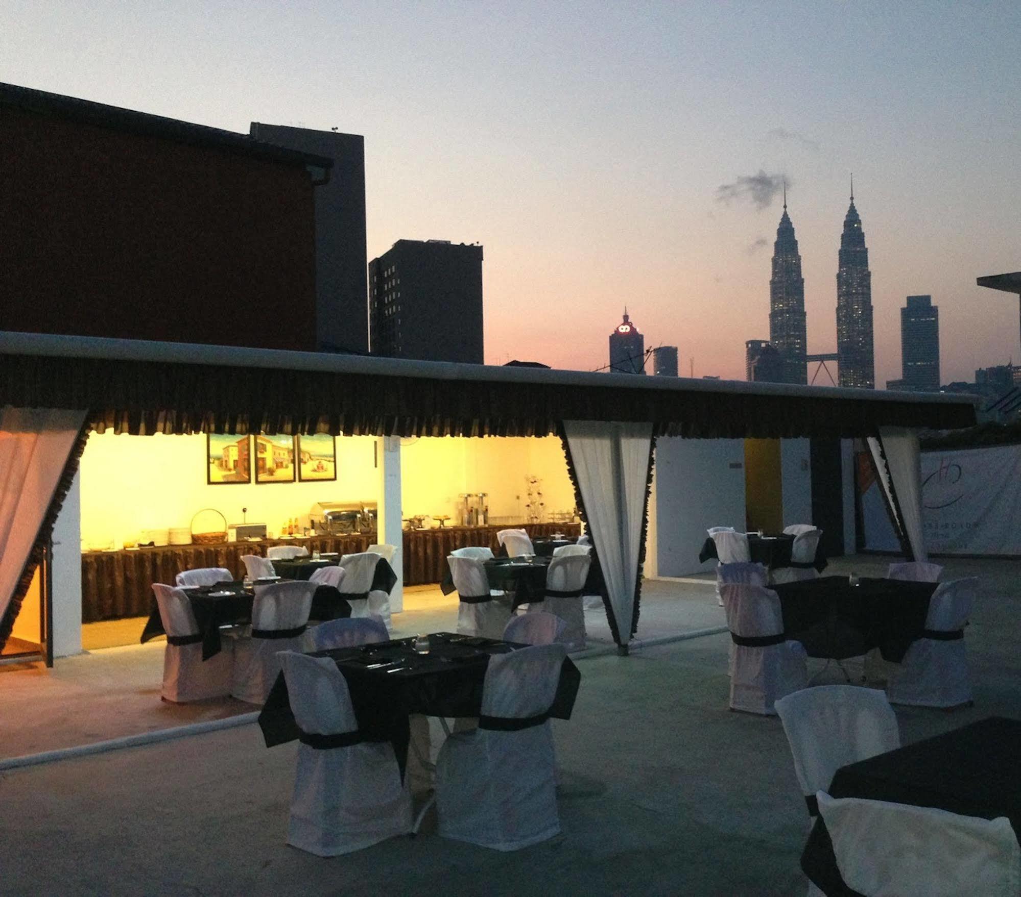 Hotel O Crossroads Hotel Kuala Lumpur Exterior photo